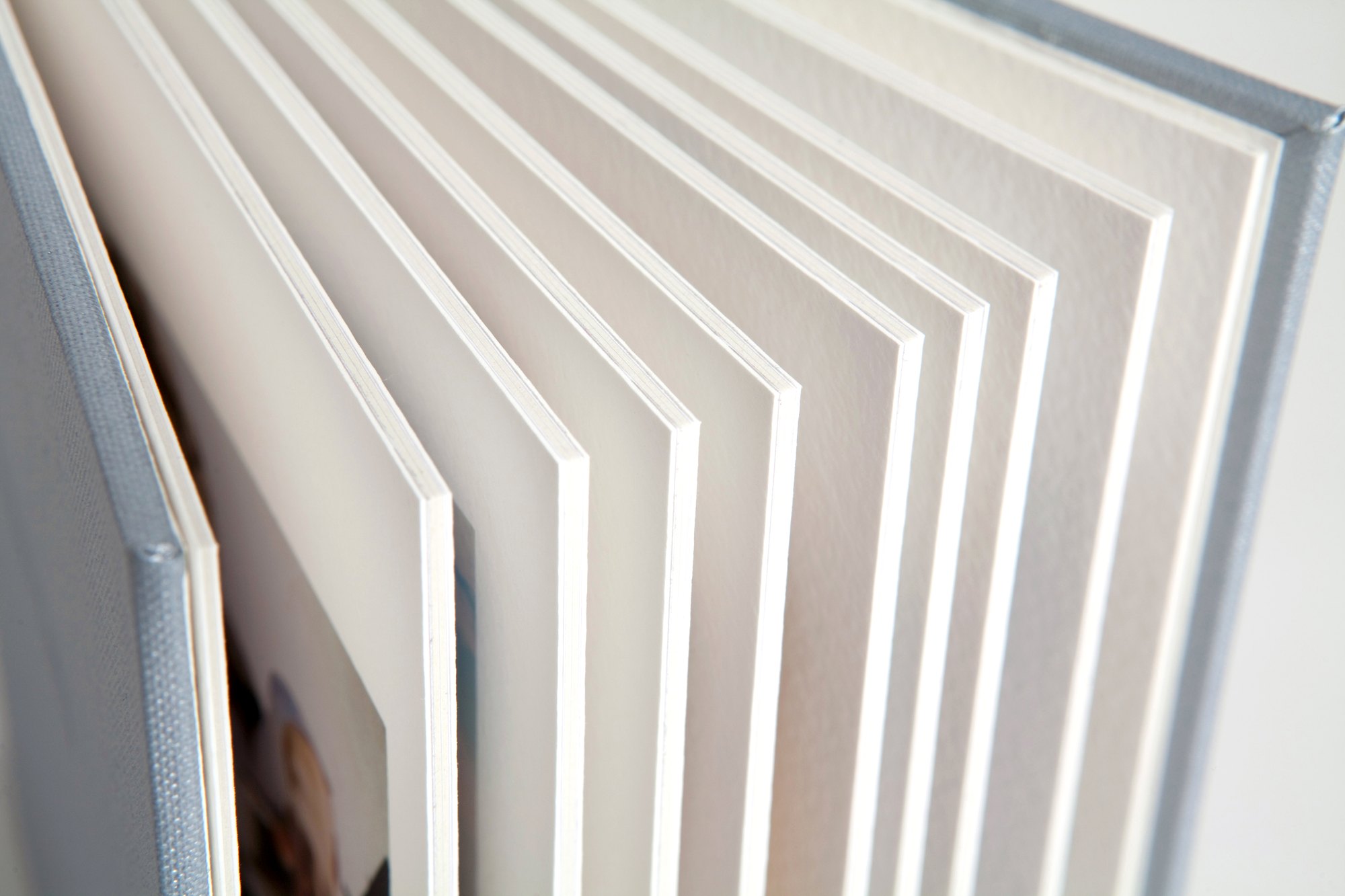 Thick lay-flat Queensberry album with matted pages
