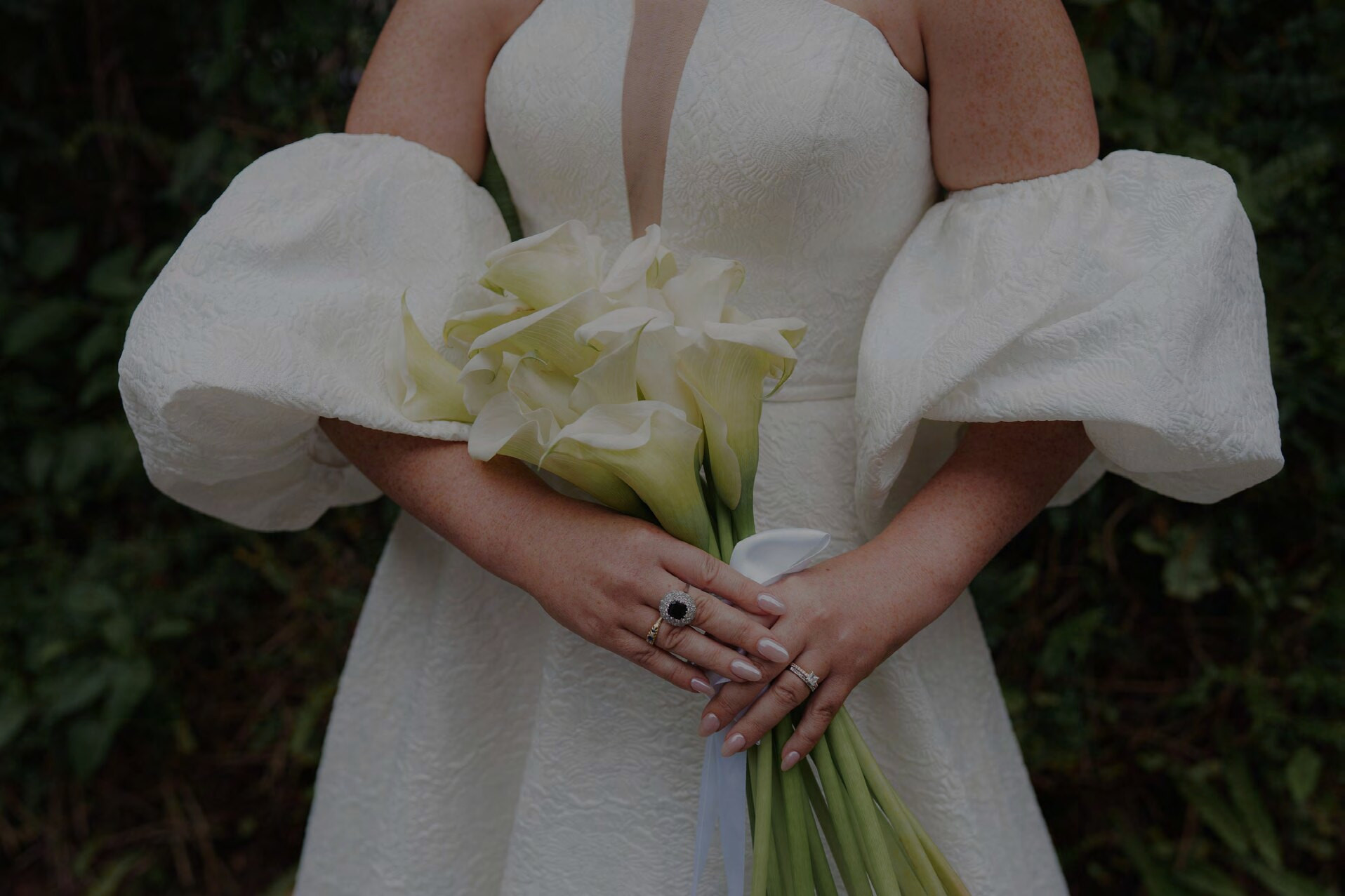 Bride holding a bouquet of calla lilies