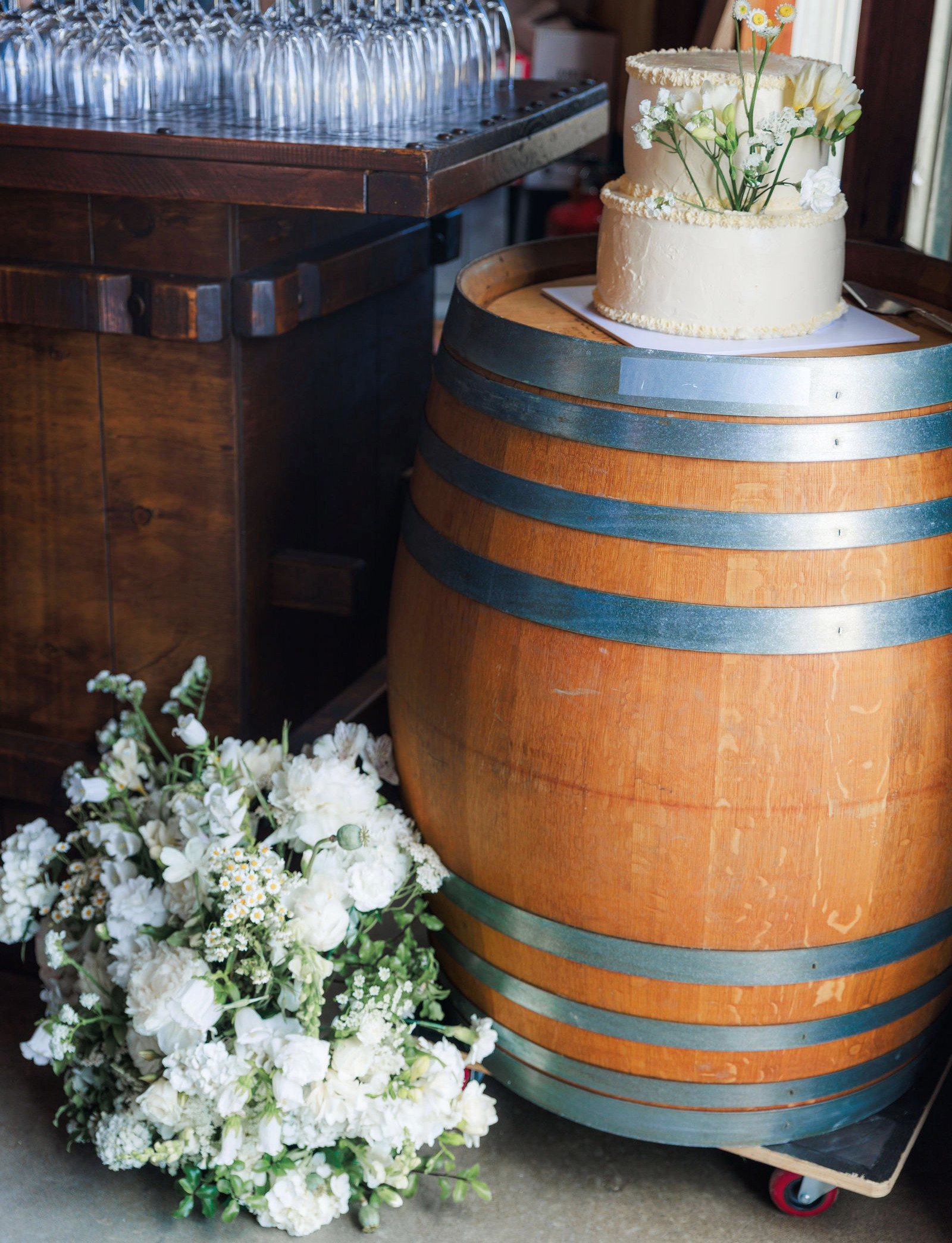 The cake on a wine barrel